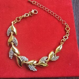 Elegant Gold Leaf Bracelet
